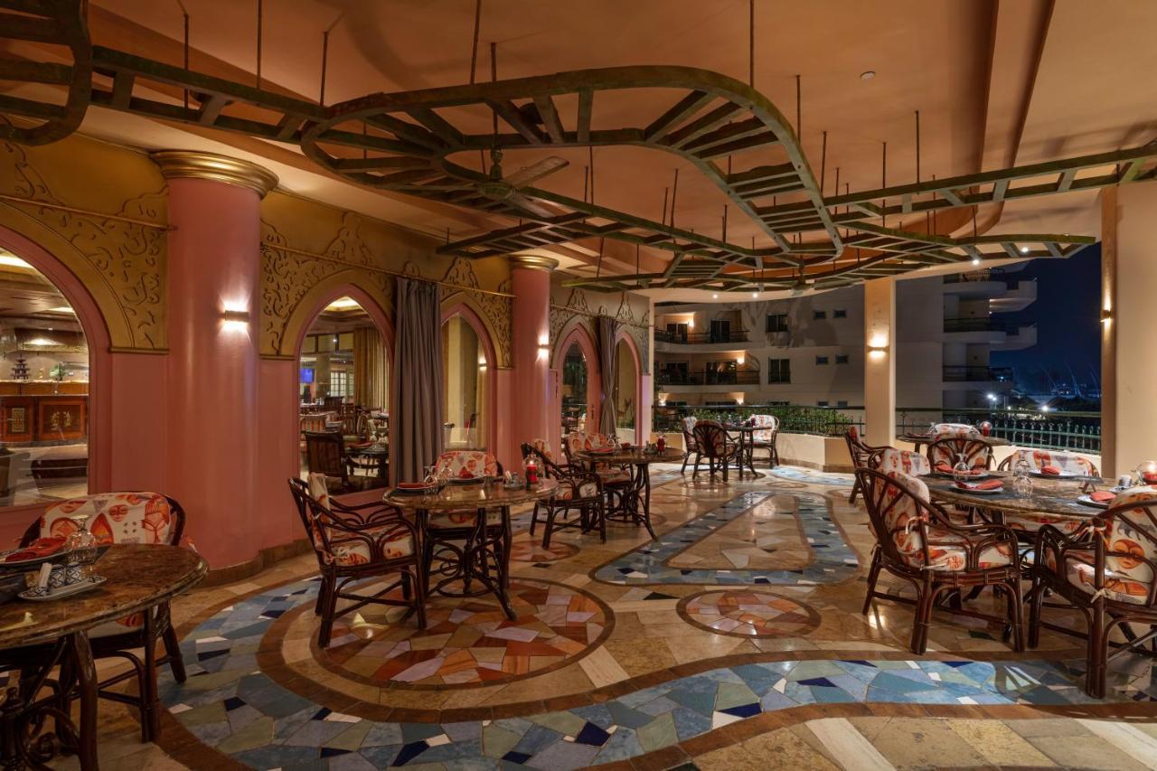 Steigenberger Nile Palace Luxor - Convention Center Bagian luar foto The restaurant