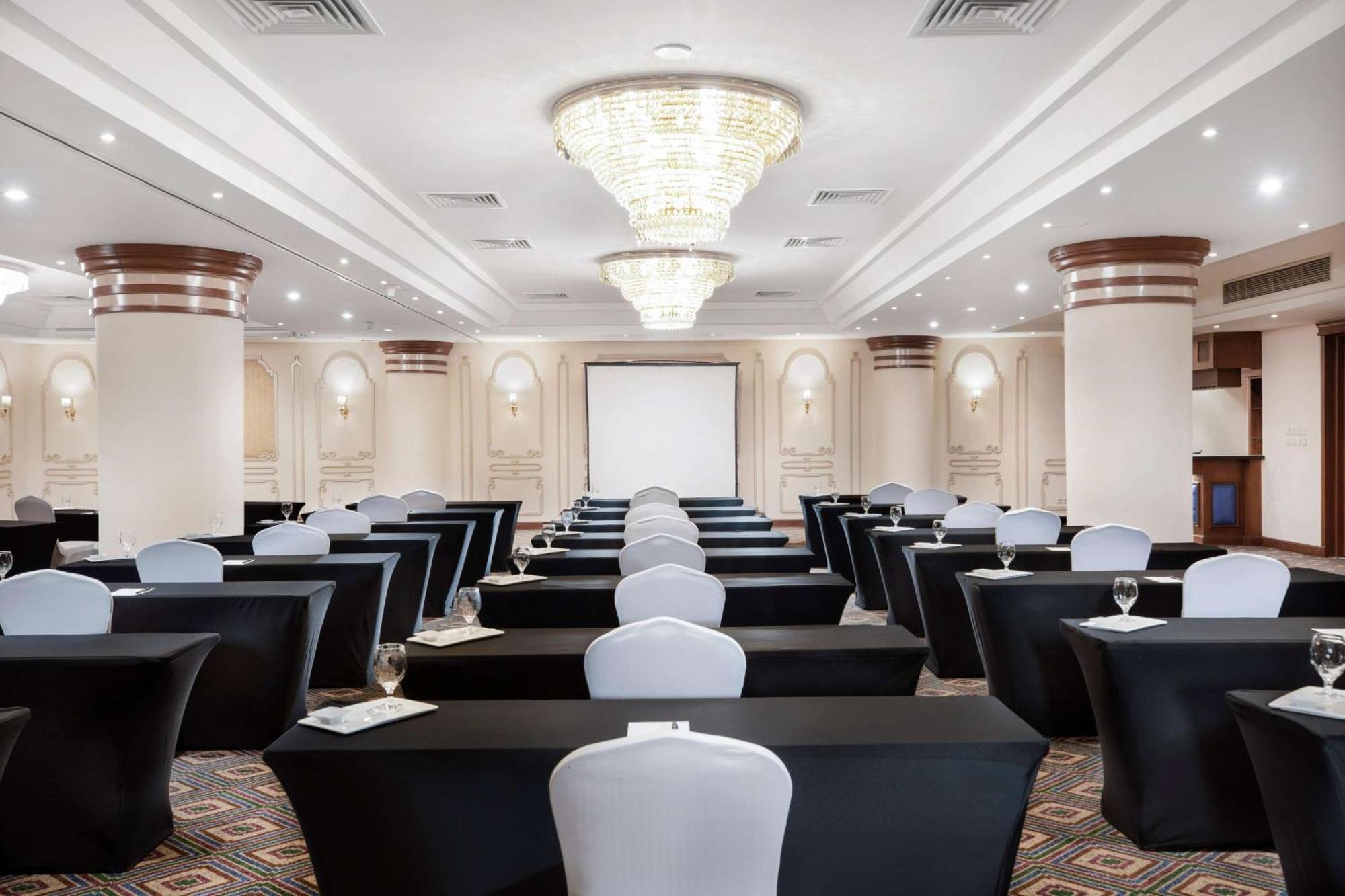 Steigenberger Nile Palace Luxor - Convention Center Bagian luar foto The ballroom