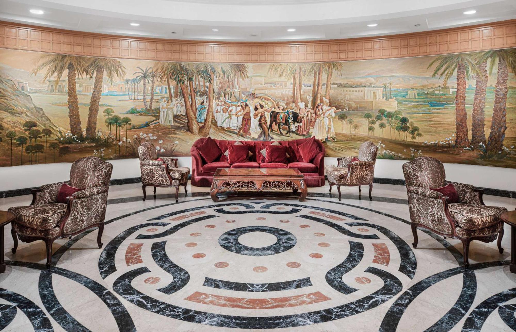 Steigenberger Nile Palace Luxor - Convention Center Bagian luar foto The lobby of the hotel