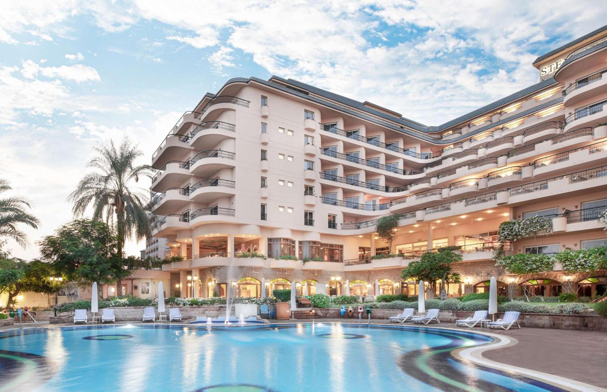 Steigenberger Nile Palace Luxor - Convention Center Bagian luar foto The Nile Hilton